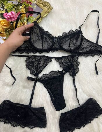 imagem CONJUNTO SEXY SEM BOJO COM ARO CINTA LIGA DESEJO PRETO