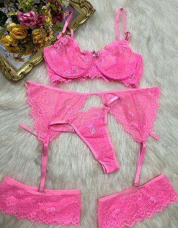 imagem CONJUNTO SEXY SEM BOJO COM ARO CINTA LIGA DESEJO ROSA