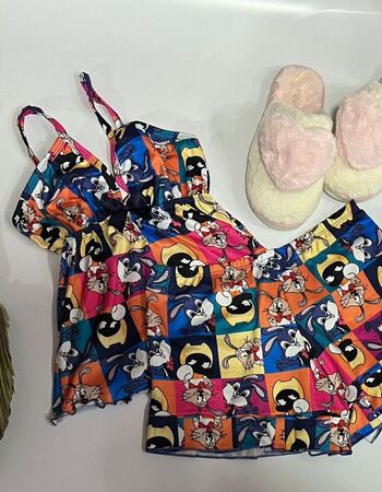 imagem PIJAMA DE SUED ESTAMPADO COM LACO 006000PERSONAGENS QUADRADO