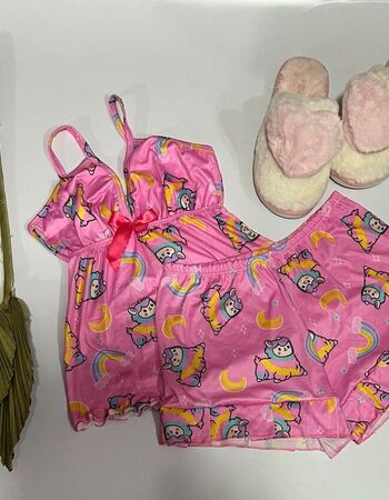 imagem PIJAMA DE SUED ESTAMPADO COM LACO 006000 ARCO IRIS