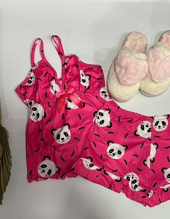 imagem PIJAMA DE SUED ESTAMPADO COM LACO 006000 PANDA ROSA