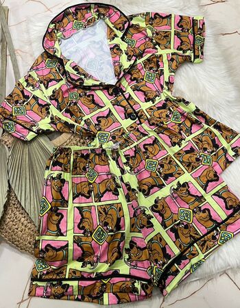 imagem PIJAMA AMERICANO SUED  marron rosa verde