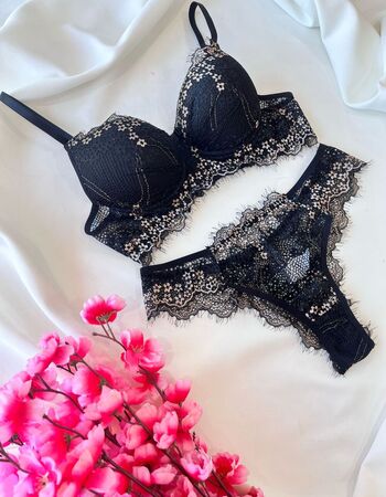 imagem CONJUNTO PREMIUM PRETO COM NUDE CHANTILLY