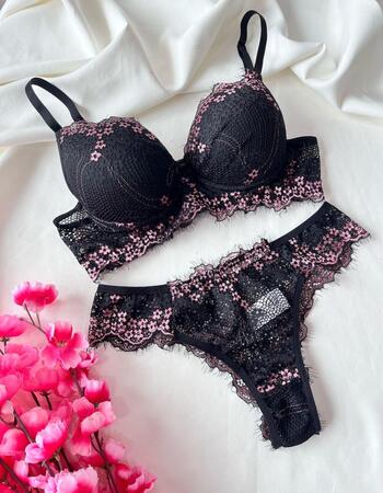 imagem CONJUNTO PREMIUM PRETO COM ROSE